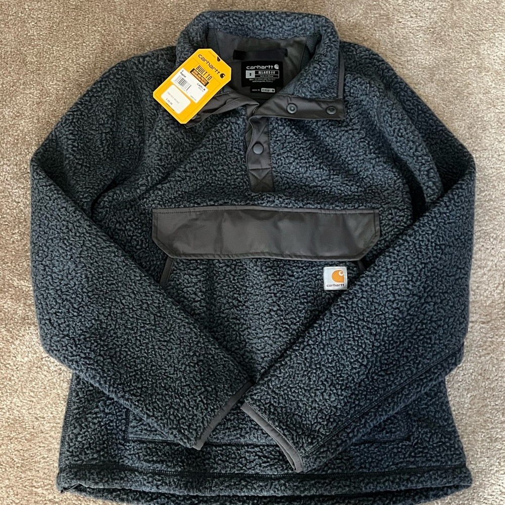 Men’s pull over new with tags never been warn!